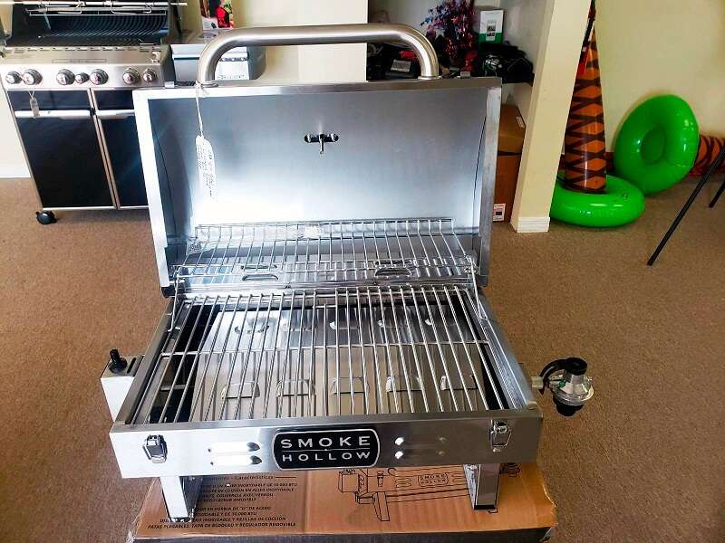 FREE GRILL - Smoke Hollow PT300B - LP Table Grill